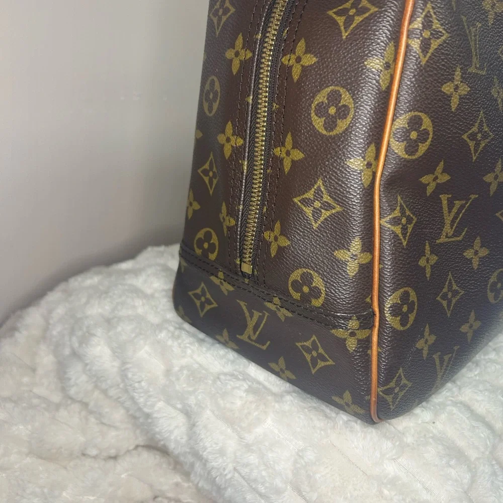 Louis Vuitton sophisticated louis